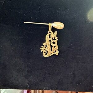 14kSolid Gold 'Mom' Pendant